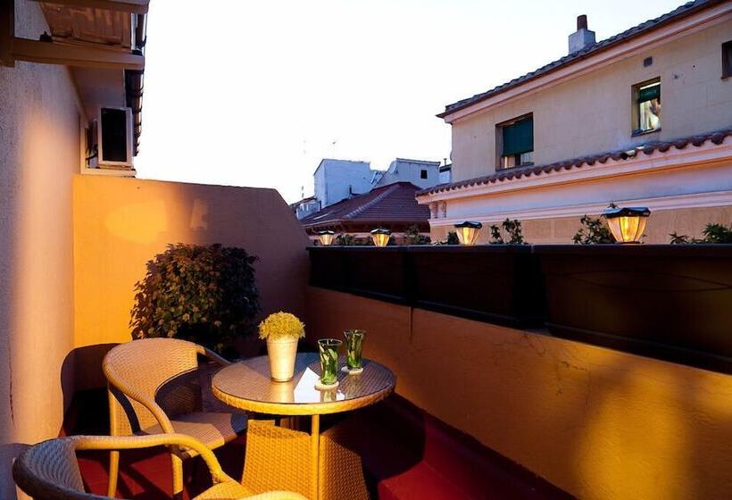 سوئیت جونیور با تراس, Thc Tirso Molina Hostel