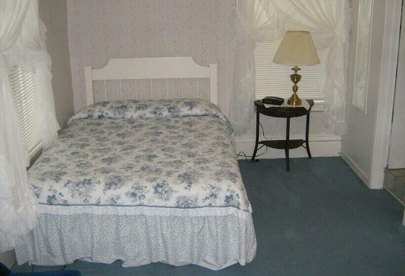 غرفة قياسية, The Olde Village Inn