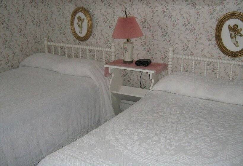 غرفه قياسيه سريرين مزدوجين, The Olde Village Inn