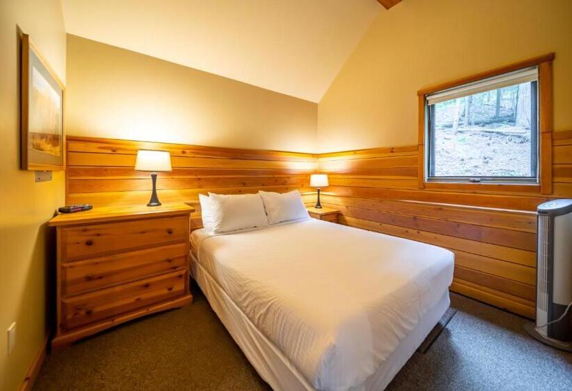 בקתת חדר, Halcyon Hot Springs Resort