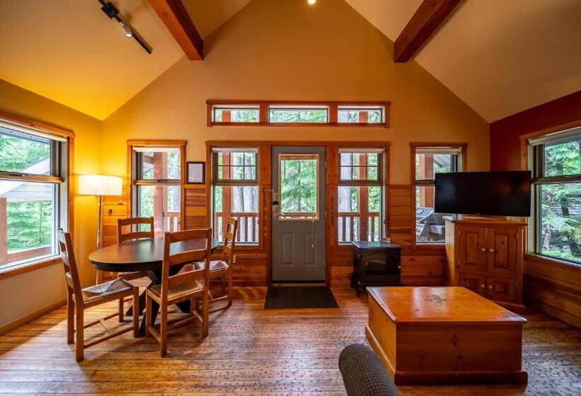 בקתת חדר, Halcyon Hot Springs Resort