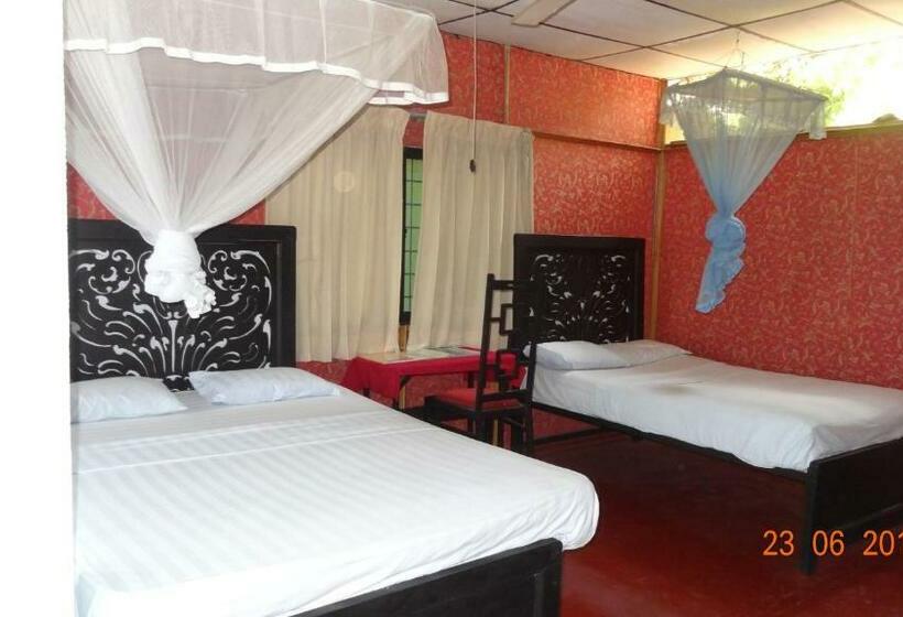 חדר סטנדרט לשלושה, S And K Safari Village Hotel   Wasgamuwa