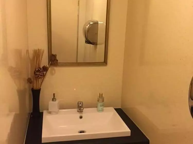 اتاق استاندارد سه نفره, Dragon Bed And Breakfast