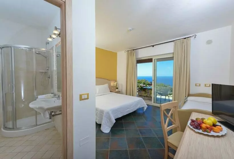 اتاق استاندارد سه نفره, Castelsardo Resort Village