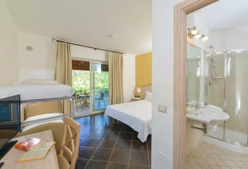 اتاق کلاسیک چهارنفره, Castelsardo Resort Village