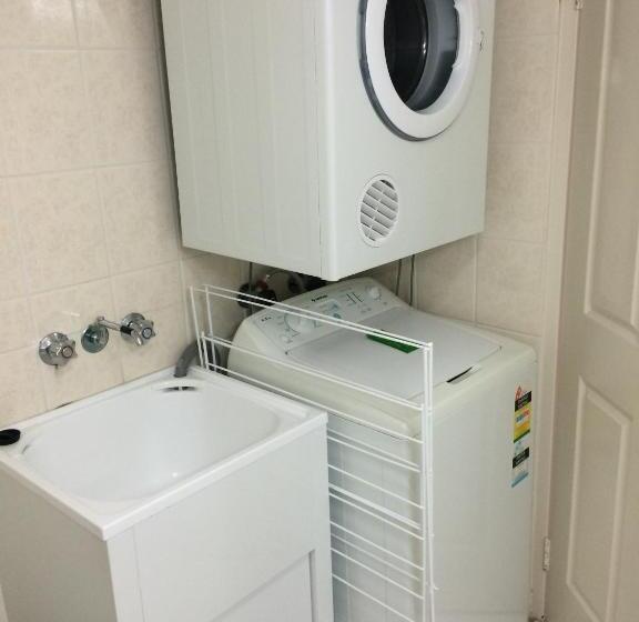 آپارتمان 2 خوابه, Aristocrat Apartments