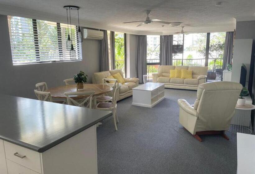 آپارتمان 1 خوابه با چشمانداز باغ, Aristocrat Apartments