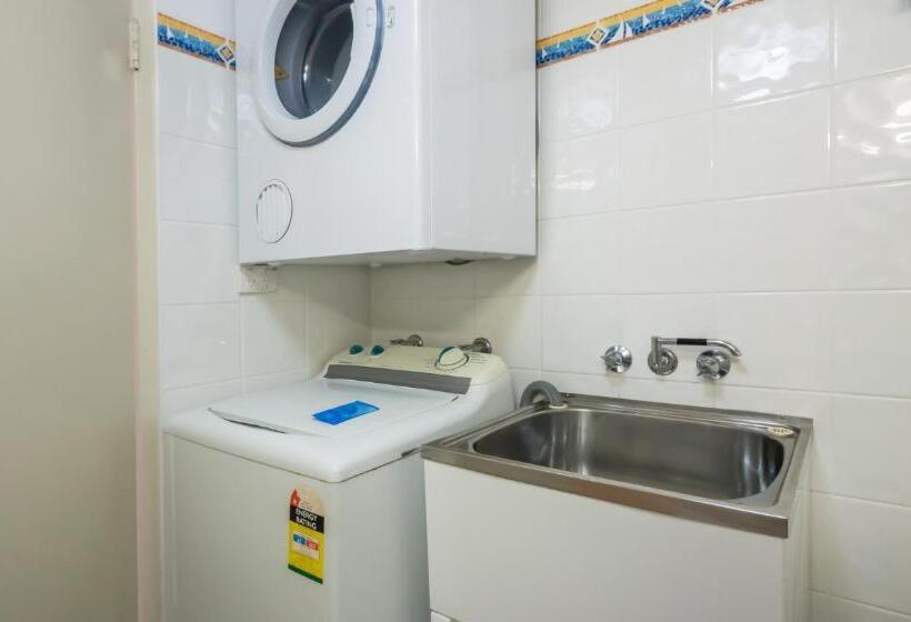 침실 2개 아파트, Aristocrat Apartments
