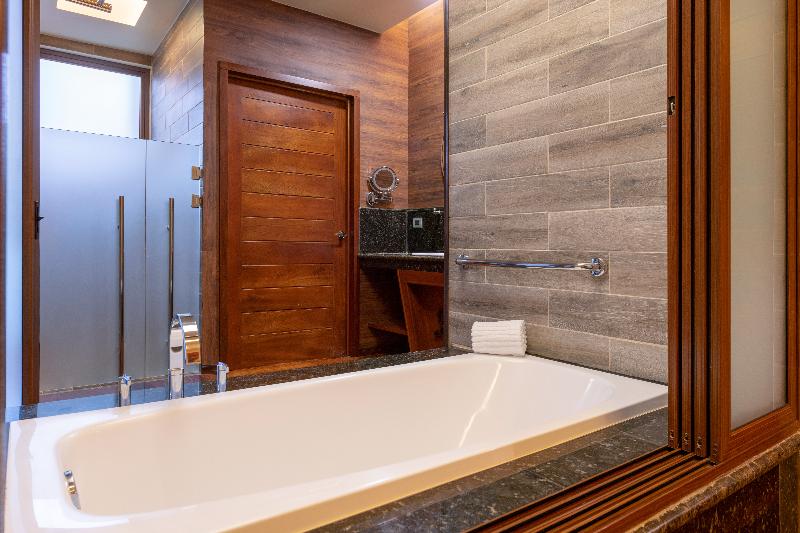 جناح جونيور, Baldi Hot Springs Hotel & Spa