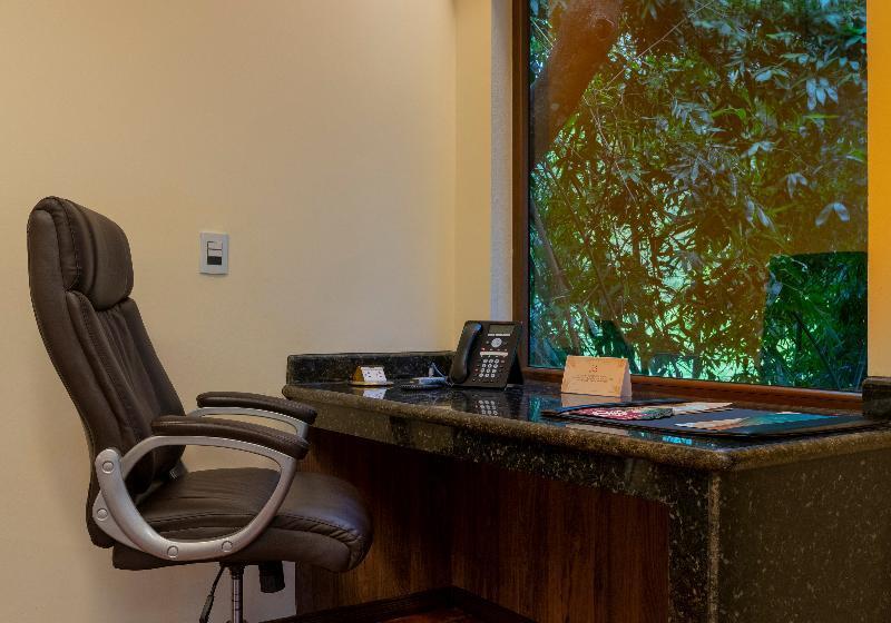 جناح جونيور, Baldi Hot Springs Hotel & Spa