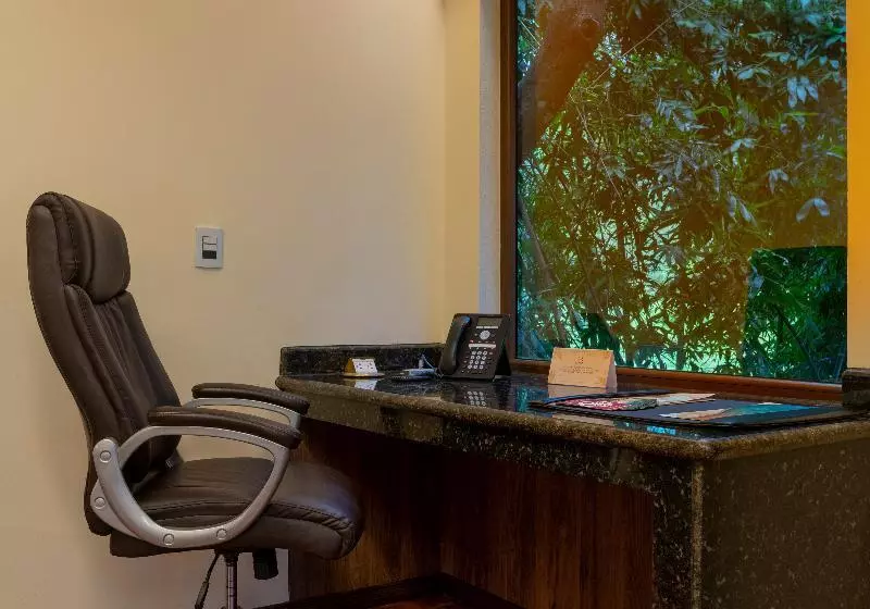 Juniorsviitti, Baldi Hot Springs Hotel & Spa
