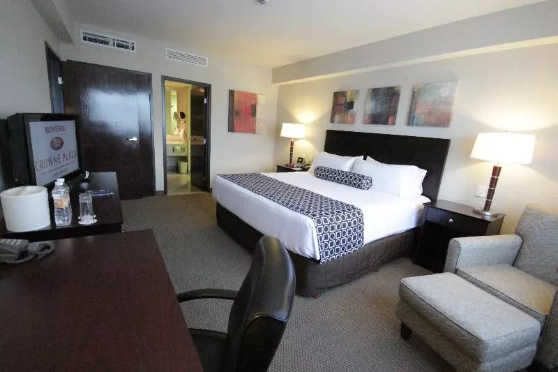 キングサイズベッドのスイートルーム, Crowne Plaza Leon, An Ihg