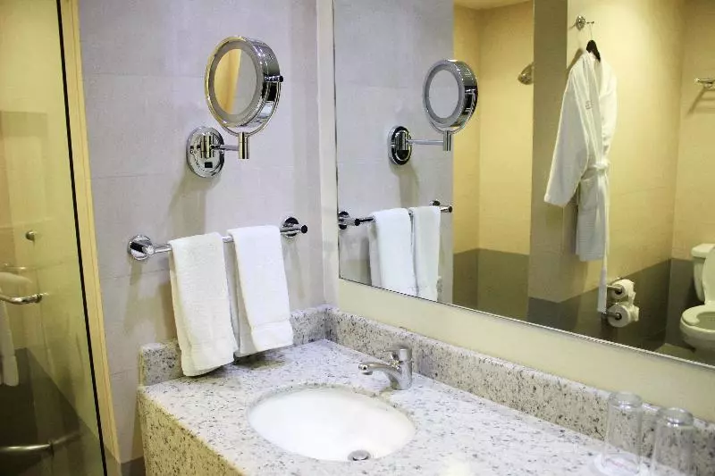 キングサイズベッドのスタンダードルーム, Crowne Plaza Leon, An Ihg