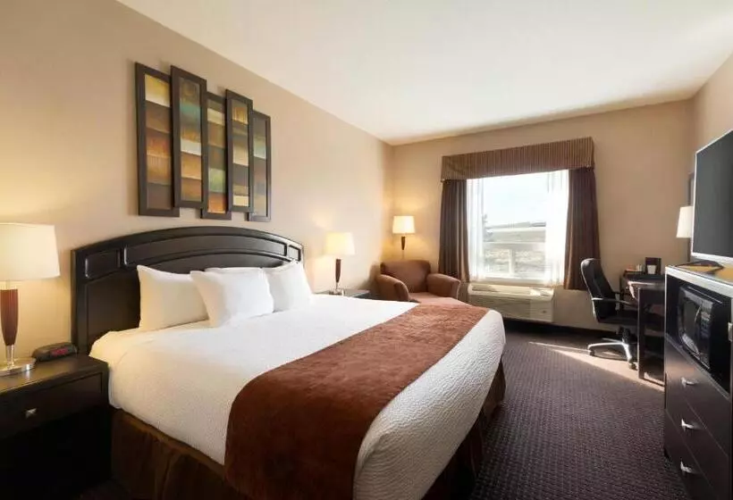キングサイズベッドのスタンダードルーム, Days Inn By Wyndham Innisfail