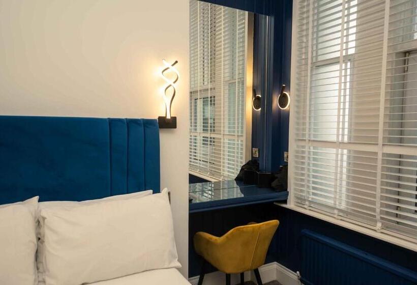 Номер Deluxe, Delmont