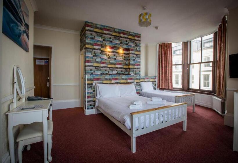 Номер Стандарт Вид на Море, Delmont