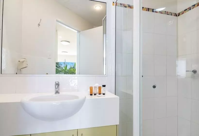 استودیوی استاندارد, Eco Beach Resort