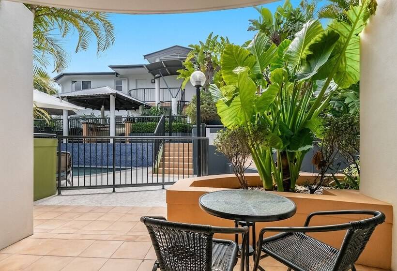 スタンダードスタジオ, Eco Beach Resort