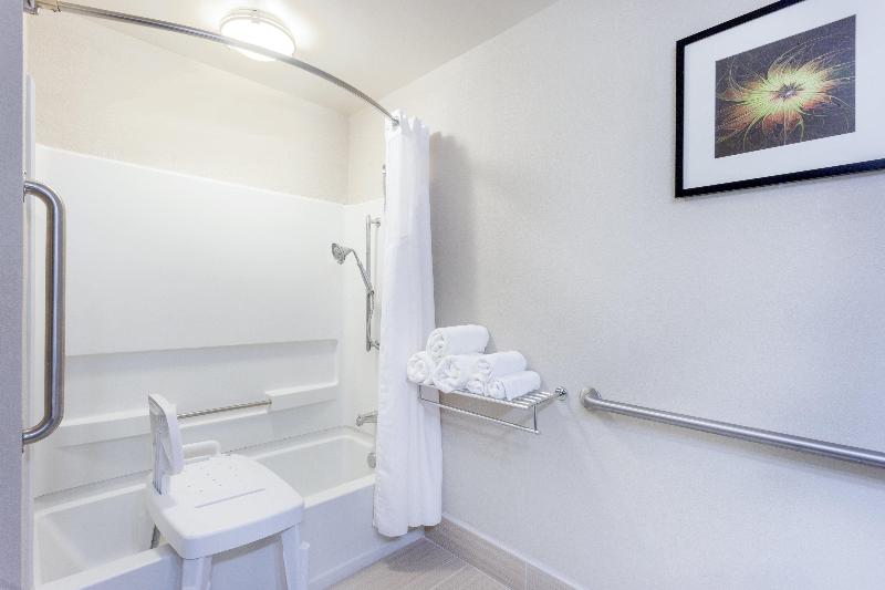 غرفة قياسية سرير كينج لذوى الإحتياجات الخاصة, Holiday Inn Express Hotel & Suites Mebane, An Ihg