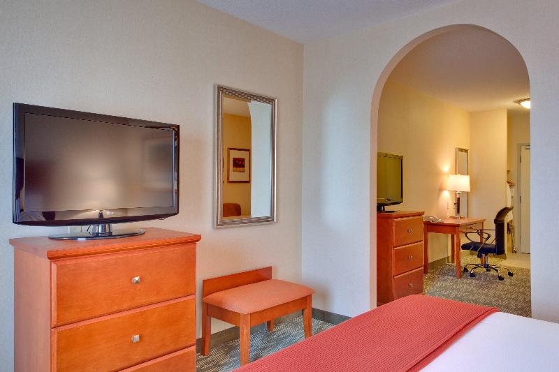 带大床的行政房间, Holiday Inn Express Hotel & Suites Edmonton South, An Ihg