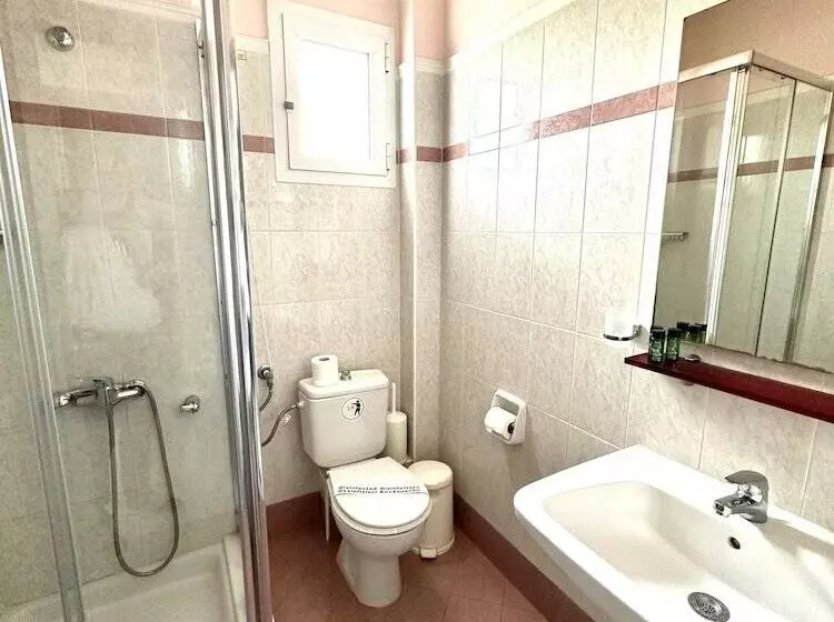 Standard Kolmen Hengen Huone, Ioni