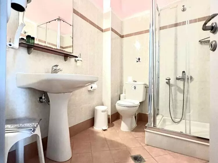 Standard Kolmen Hengen Huone, Ioni