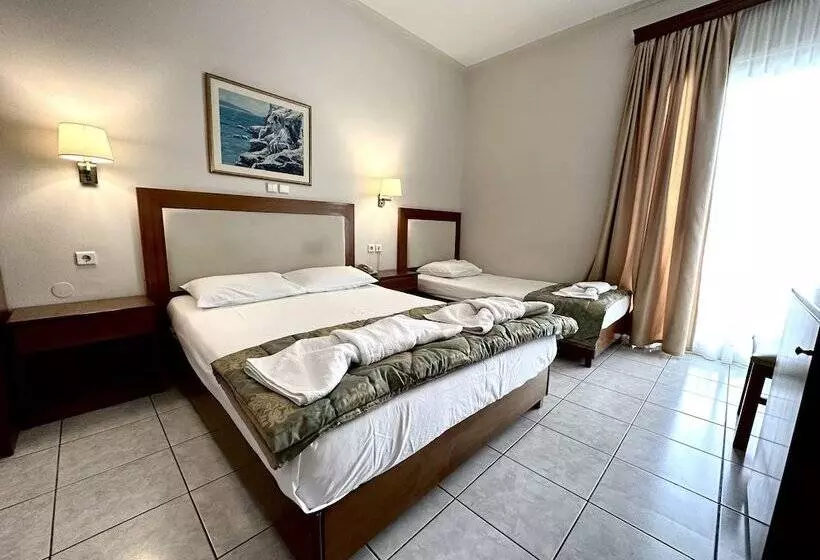 Standard Kolmen Hengen Huone, Ioni