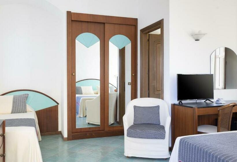 חדר סטנדרט לשלושה, La Torre