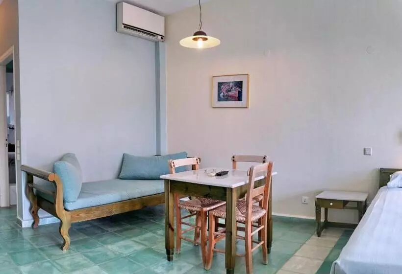 استودیوی استاندارد, Panselinos