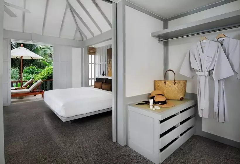 デラックスキャビン, The Surin Phuket
