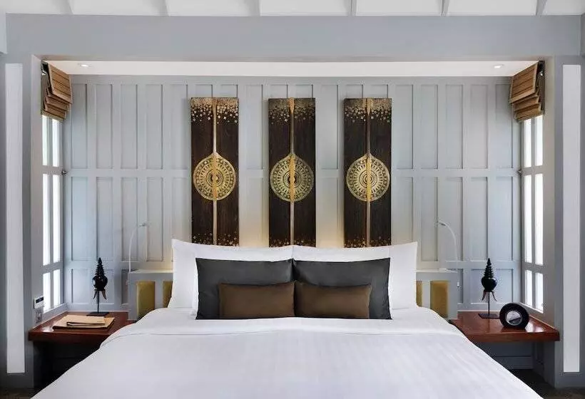 デラックスキャビン, The Surin Phuket