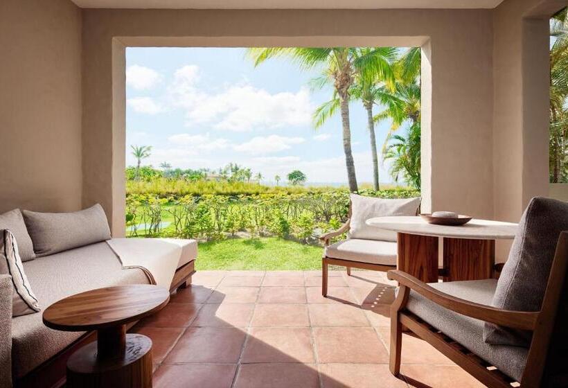 اتاق لوکس با چشمانداز باغ, The St. Regis Punta Mita Resort