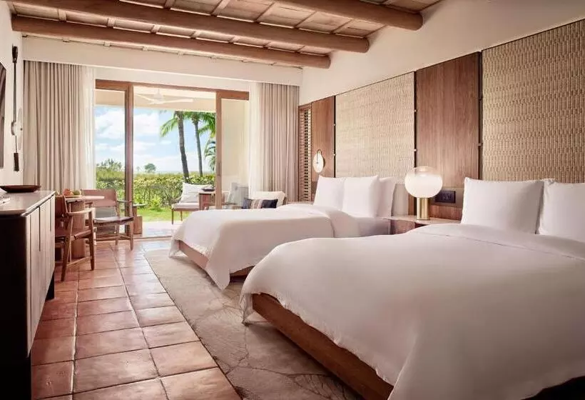 اتاق لوکس با چشم‌انداز باغ, The St. Regis Punta Mita Resort