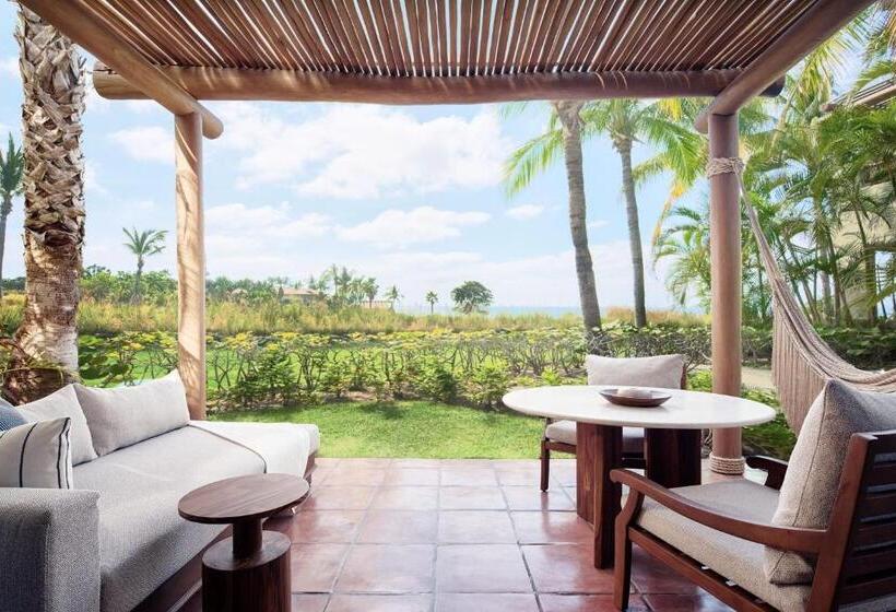 سوئیت جونیور با تخت بزرگ, The St. Regis Punta Mita Resort