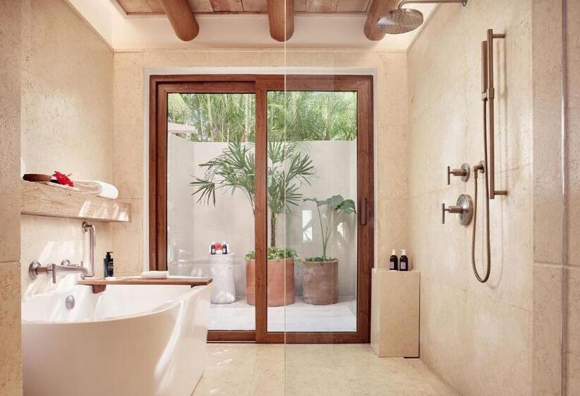 キングサイズベッドのジュニアスイート, The St. Regis Punta Mita Resort