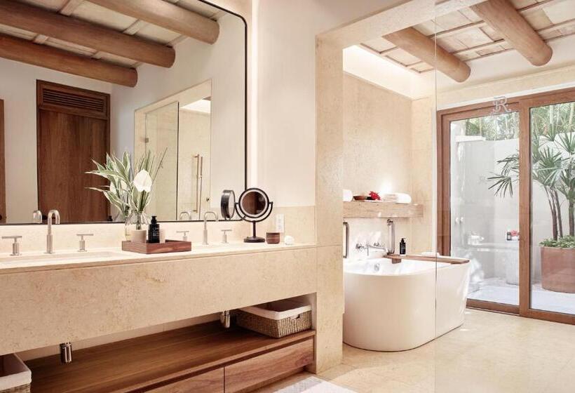 سوئیت جونیور با تخت بزرگ, The St. Regis Punta Mita Resort