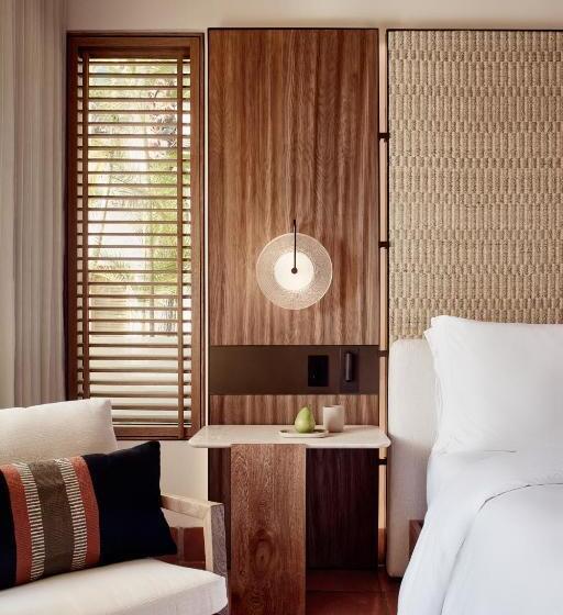 اتاق لوکس با تخت بزرگ, The St. Regis Punta Mita Resort