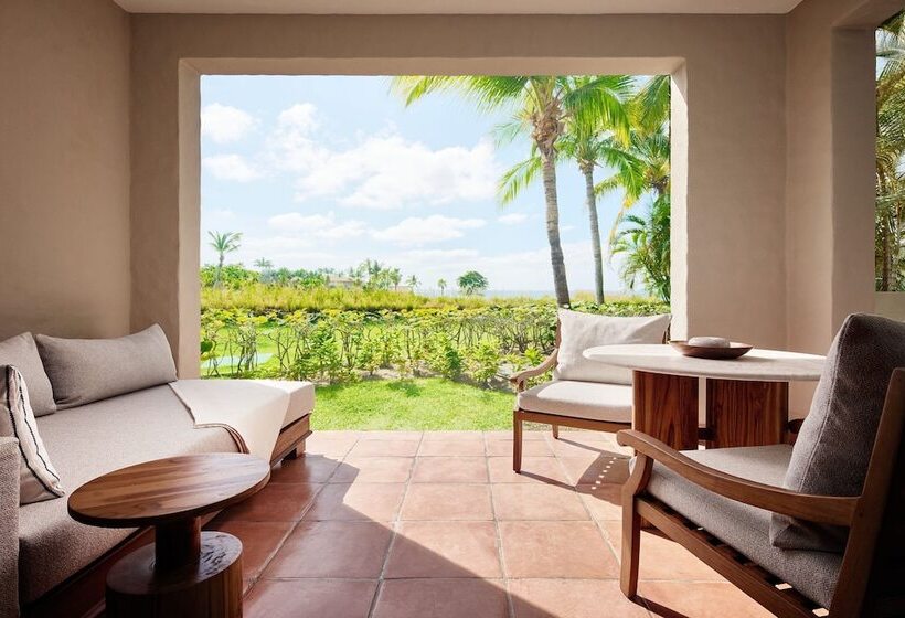 اتاق لوکس با چشمانداز باغ, The St. Regis Punta Mita Resort