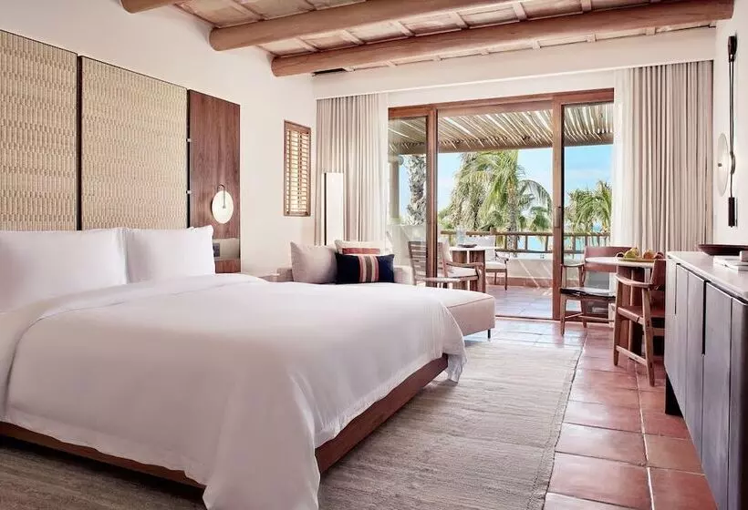 اتاق لوکس با چشم‌انداز دریا, The St. Regis Punta Mita Resort