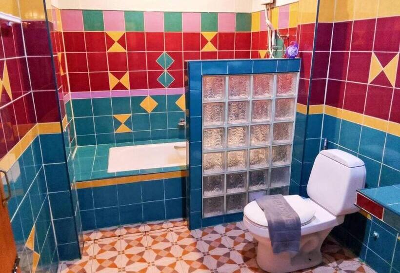 بنجلو قياسى, Mom Boutique Railay