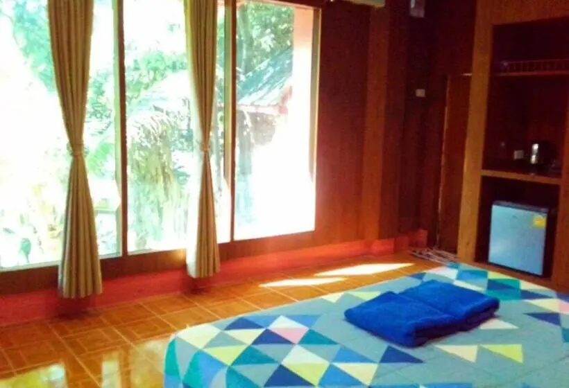 スタンダードバンガロー, Mom Boutique Railay