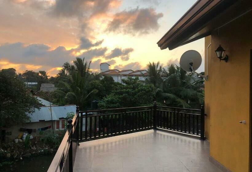 חדר סטנדרט לארבעה, Canal S Edge