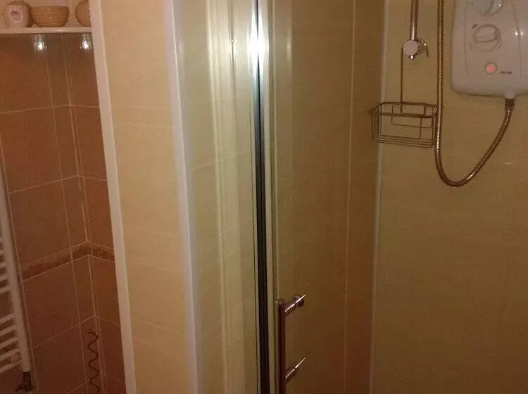 Standard Kolmen Hengen Huone, Parasol Weston Guest House