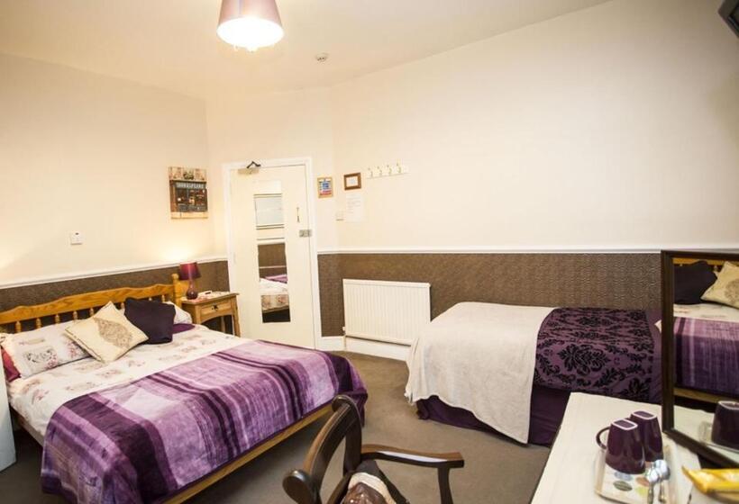 Pokój Standard Trzyosobowy, Parasol Weston Guest House