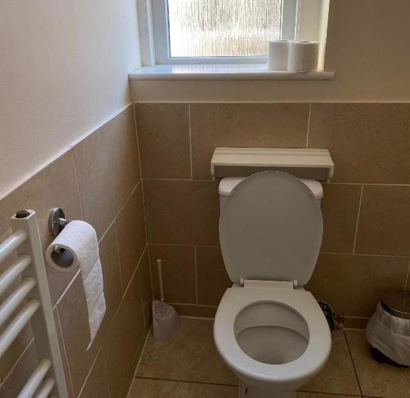 Pokój Czteroosobowy Standard, Parasol Weston Guest House