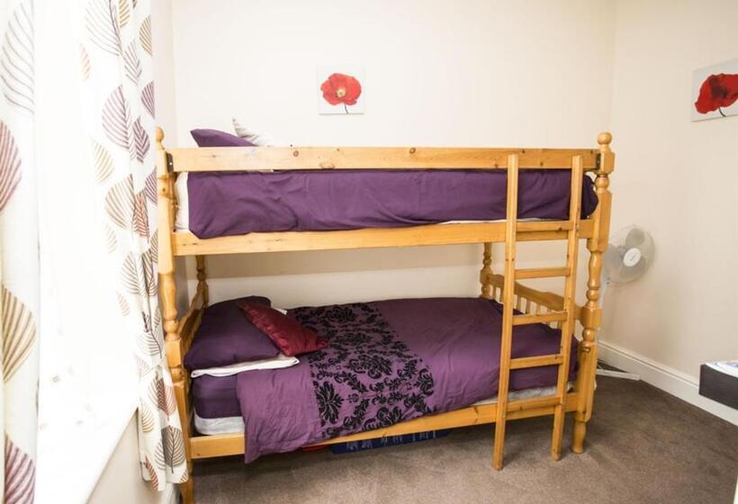 Pokój Czteroosobowy Standard, Parasol Weston Guest House