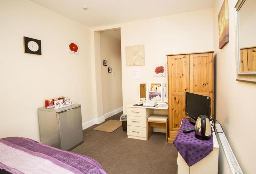 Pokój Czteroosobowy Standard, Parasol Weston Guest House