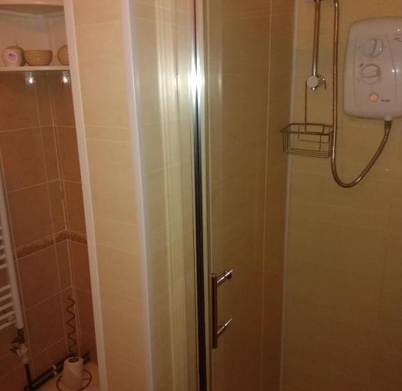 Pokój Standard Trzyosobowy, Parasol Weston Guest House