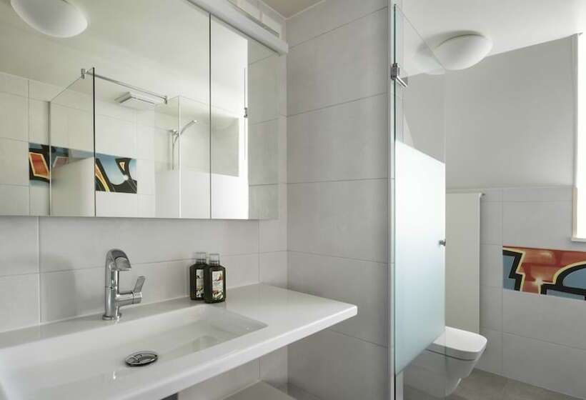 جناح, Hôtel Chez Gilles