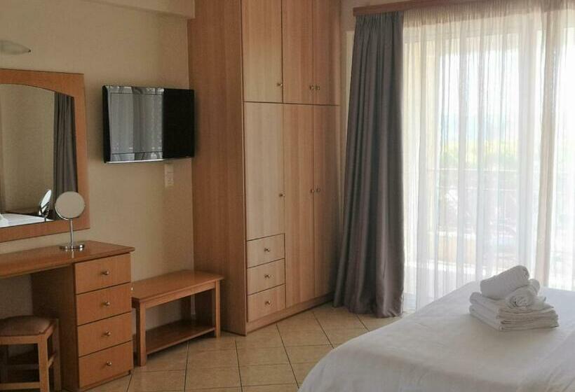 高级房间侧面带海景, Colonides Beach